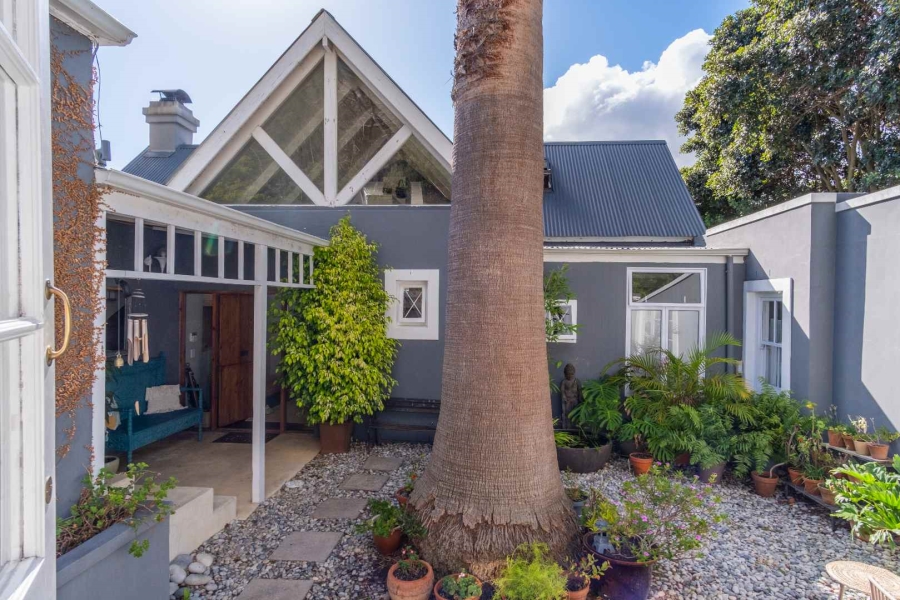 5 Bedroom Property for Sale in The Meadows Western Cape